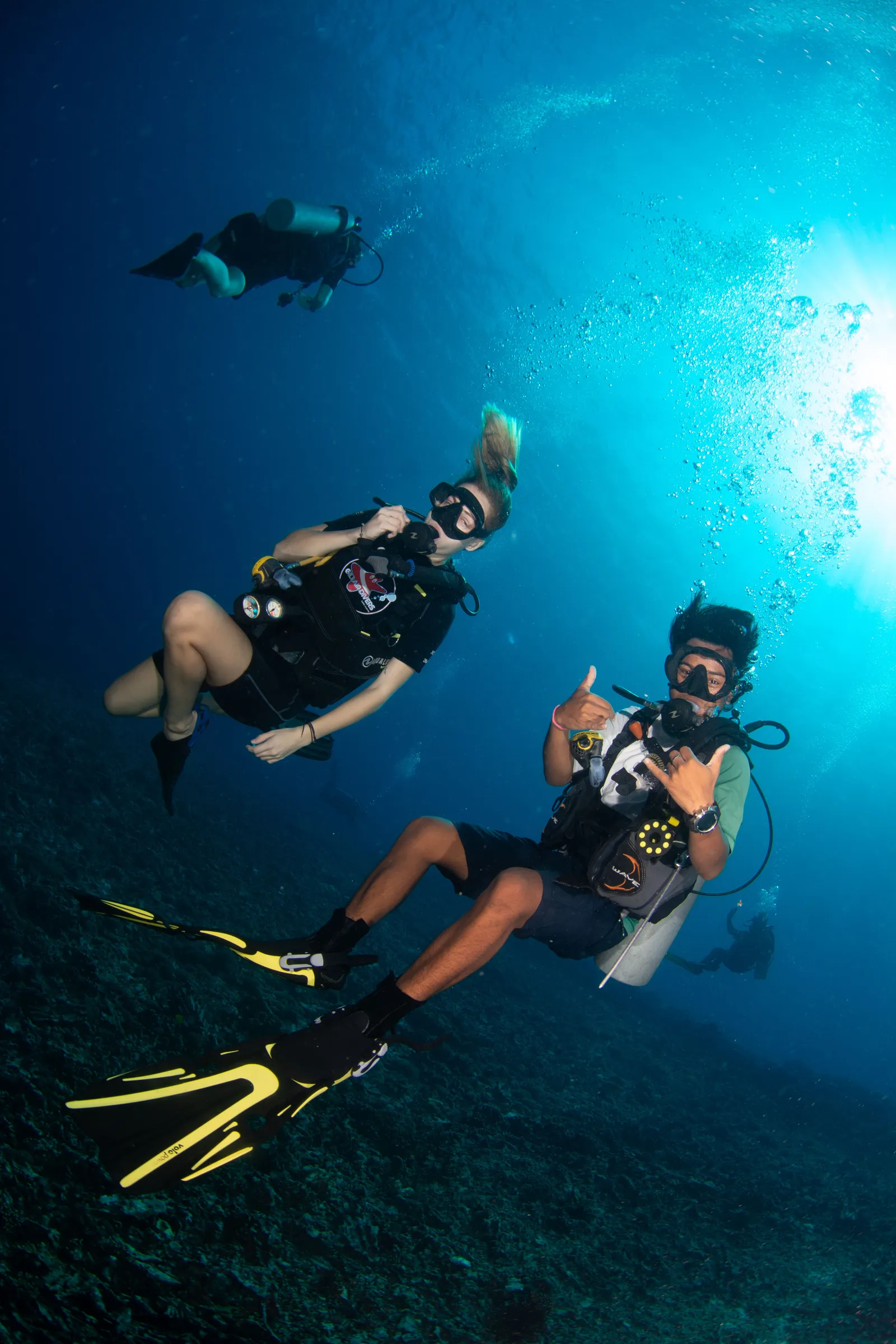 Buddy team posing underwater