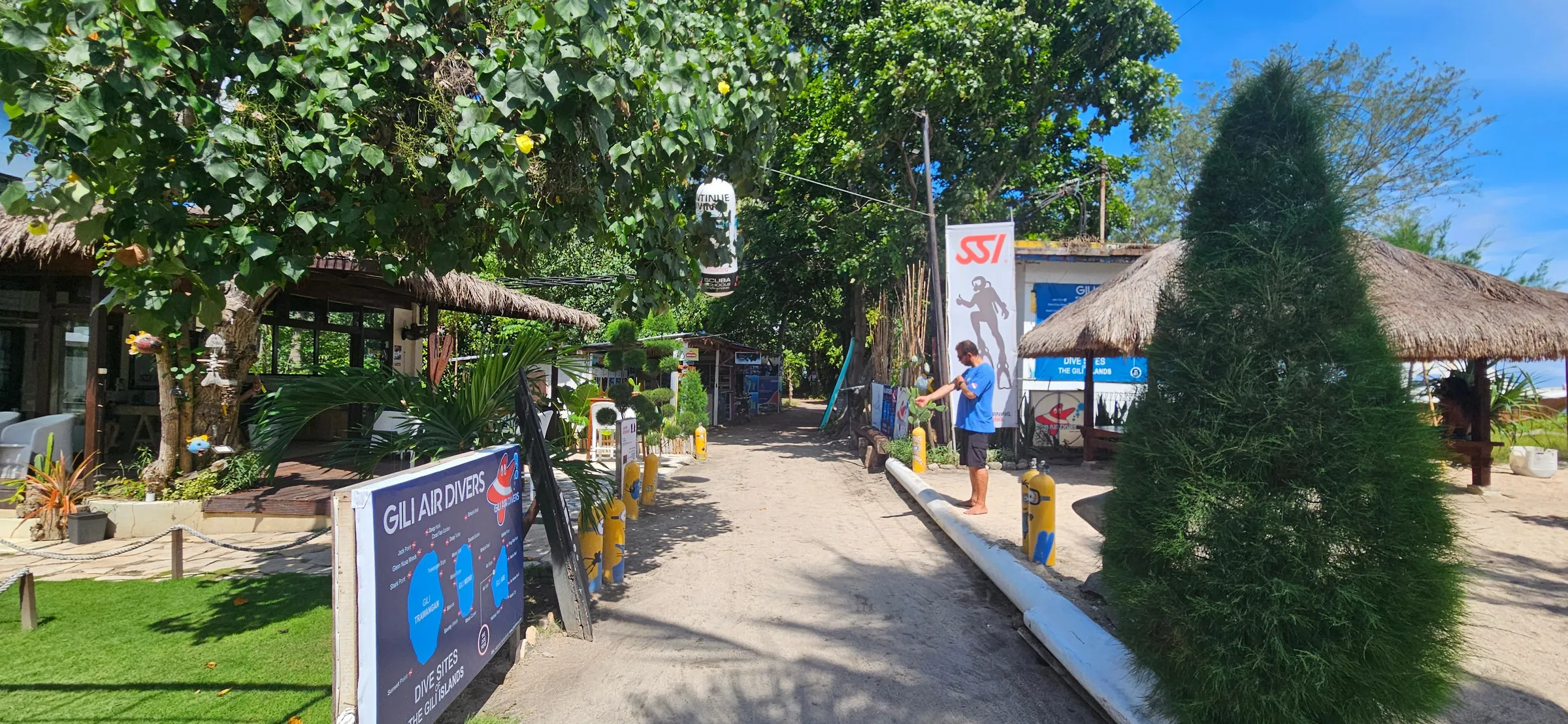 Path through the dive shop entrance